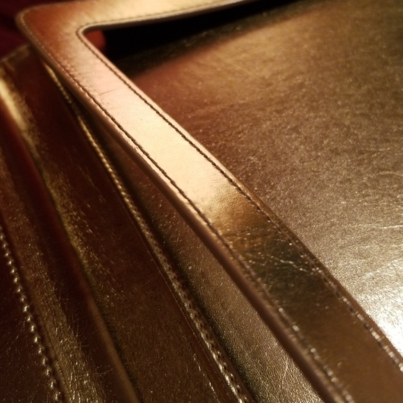Metallic Gold I Pad cover - Picture 4 of 6